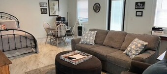 The Everett Suite above Dolce, Bryson City, walk to restaurants and GSMRailroad