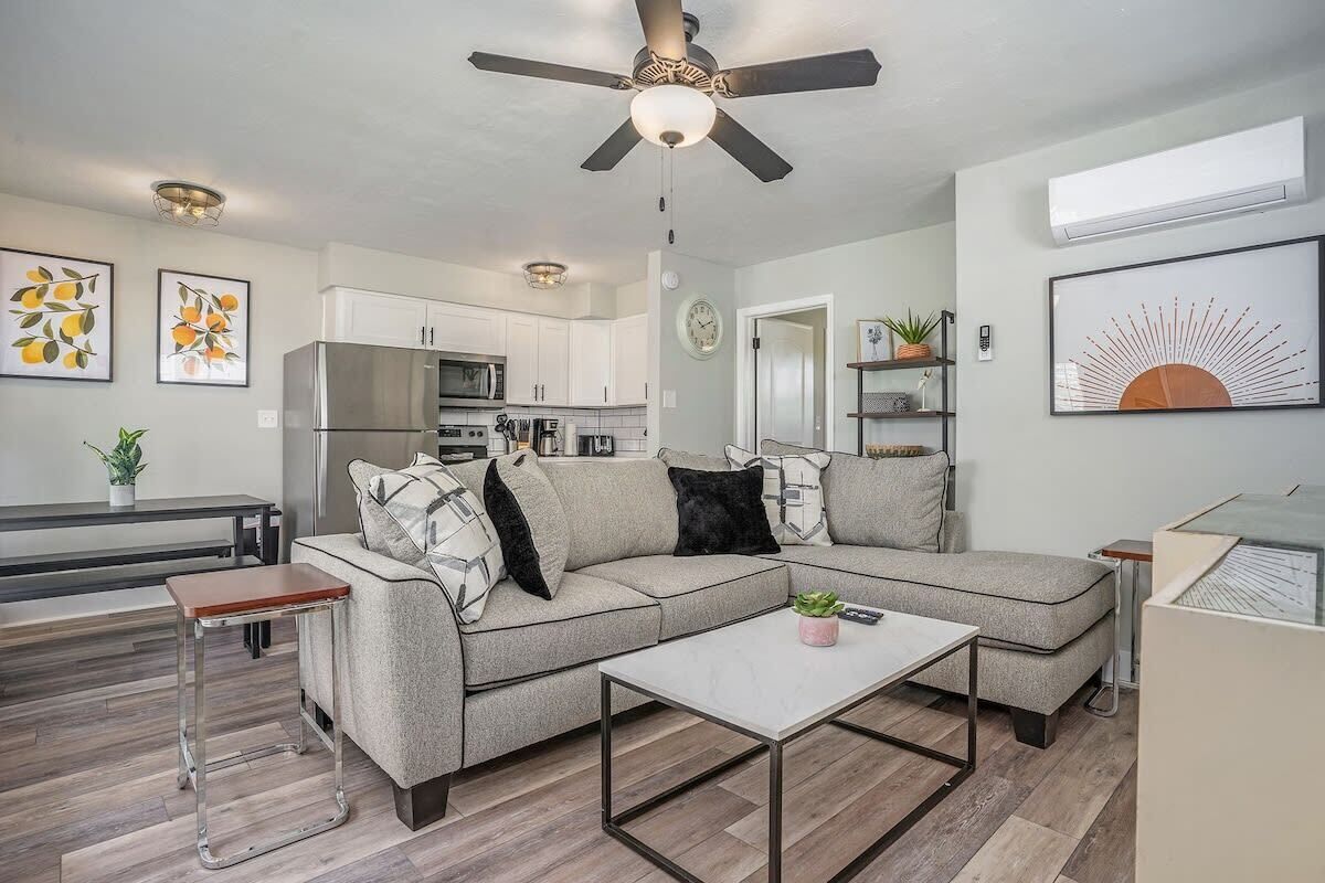 Bay Haven Belmont / 3 min to Beach/Laundry On-Site