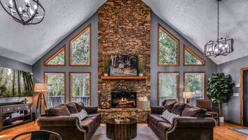 Cabin, 3 Bedrooms | Living area | Smart TV