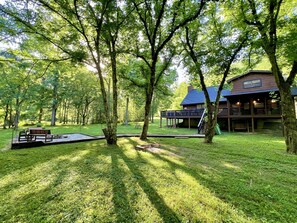 Cabin, 3 Bedrooms | Property grounds