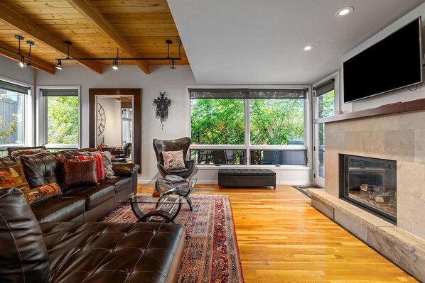 聯排別墅, 4 間臥室 | 起居區 | 智慧型電視