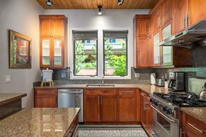 Casa de ciudad, 4 habitaciones | Cocina privada | Refrigerador, horno, cafetera y tetera y tostadora