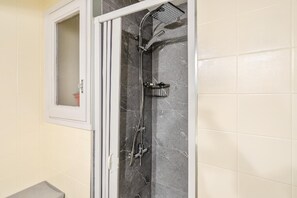 Shower, towels