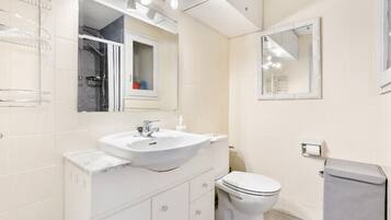 Douche, serviettes fournies