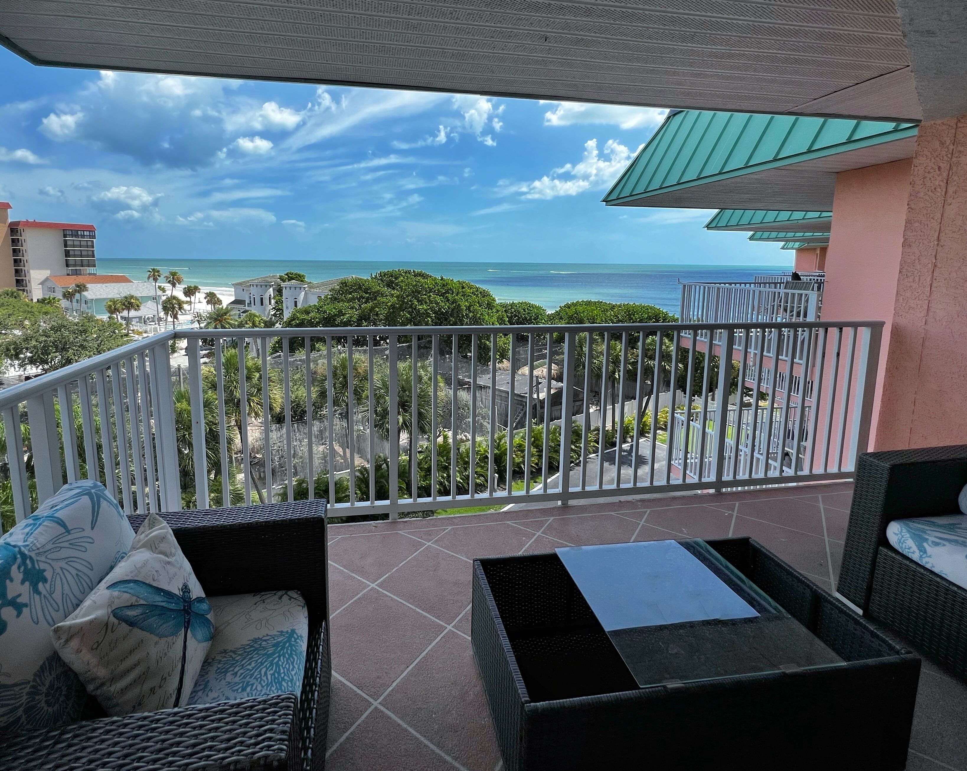 المنطقة المحيطة بالمنشأة