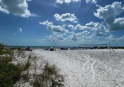 Top Floor Beach View- Spacious & Updated Condo on Indian Shores!