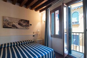 Chambre Classique, vue ville | Rideaux occultants, fer et planche à repasser, Wi-Fi gratuit