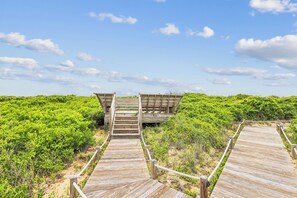 Property grounds - New Listing -- 3 BR Oceanfront Condo in Duck with pool (Duck)