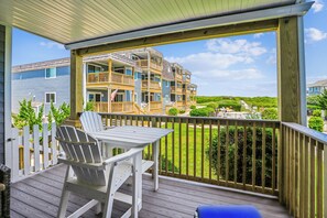 Unclassified image, 2 of 48, button