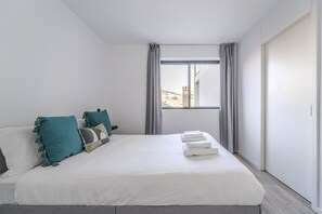 1 habitación, tabla de planchar con plancha, wifi gratis y ropa de cama