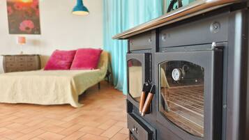 5 bedrooms, desk, iron/ironing board, travel cot