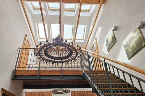 Comfortable house in secluded location for up to 15 people, 5 bathrooms, large property