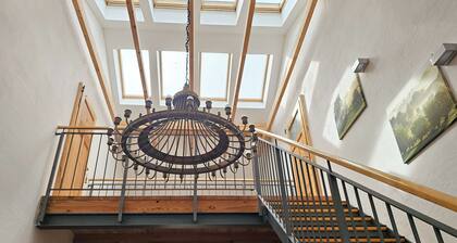 Comfortable house in secluded location for up to 15 people, 5 bathrooms, large property