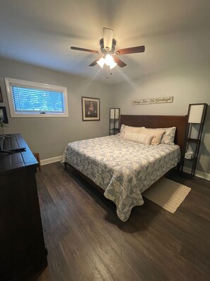 2 bedrooms, iron/ironing board, travel cot, free WiFi