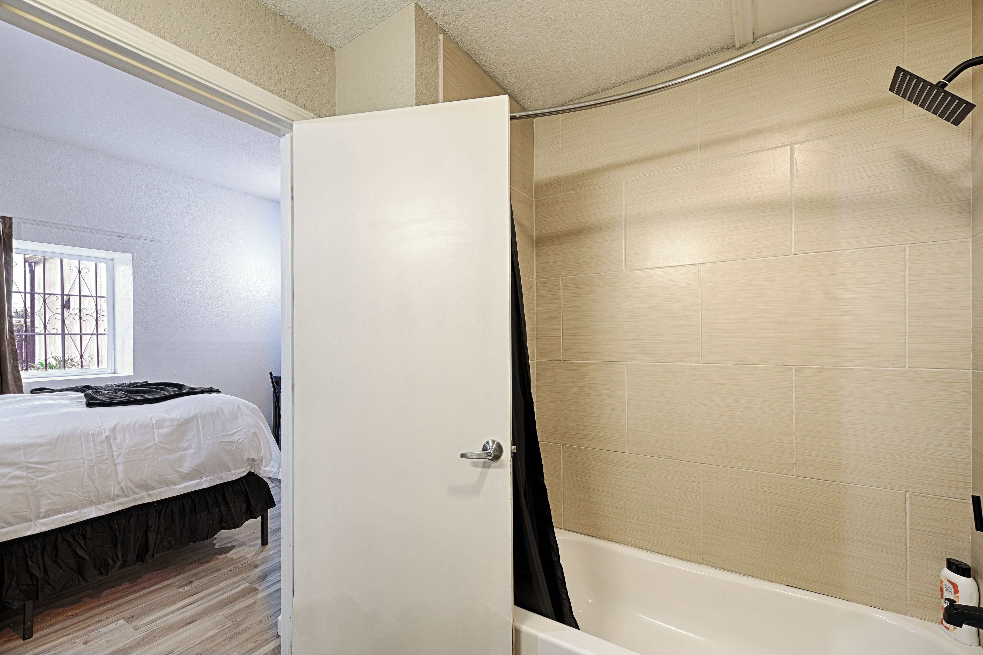 Executive Room, 1 Queen Bed | Bathroom