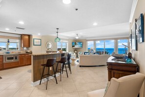 Interior - PET FRIENDLY! PENTHOUSE! 4/3 SLEEPS 11! BCH SRVC INCL!!! (Panama City Beach)