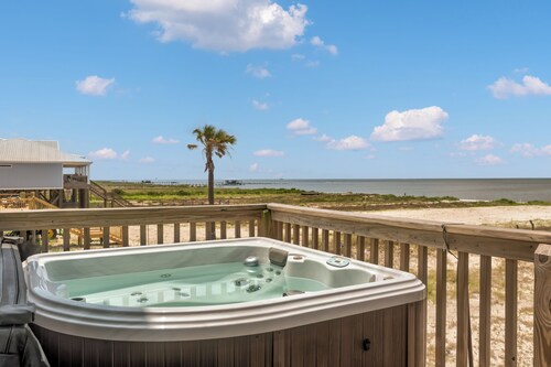 Dreamcatcher: Stunning 4BR Beach House with Private Beach, Pier, and Gulf Views