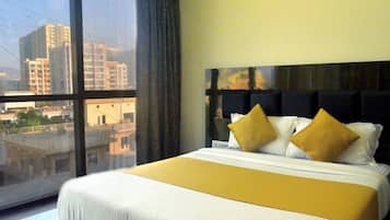 2 bedrooms, desk, iron/ironing board, WiFi