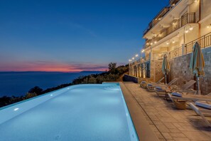 A heated pool - Hotel Liberan - Nature's Retreat, Deluxe family room (Podgora)