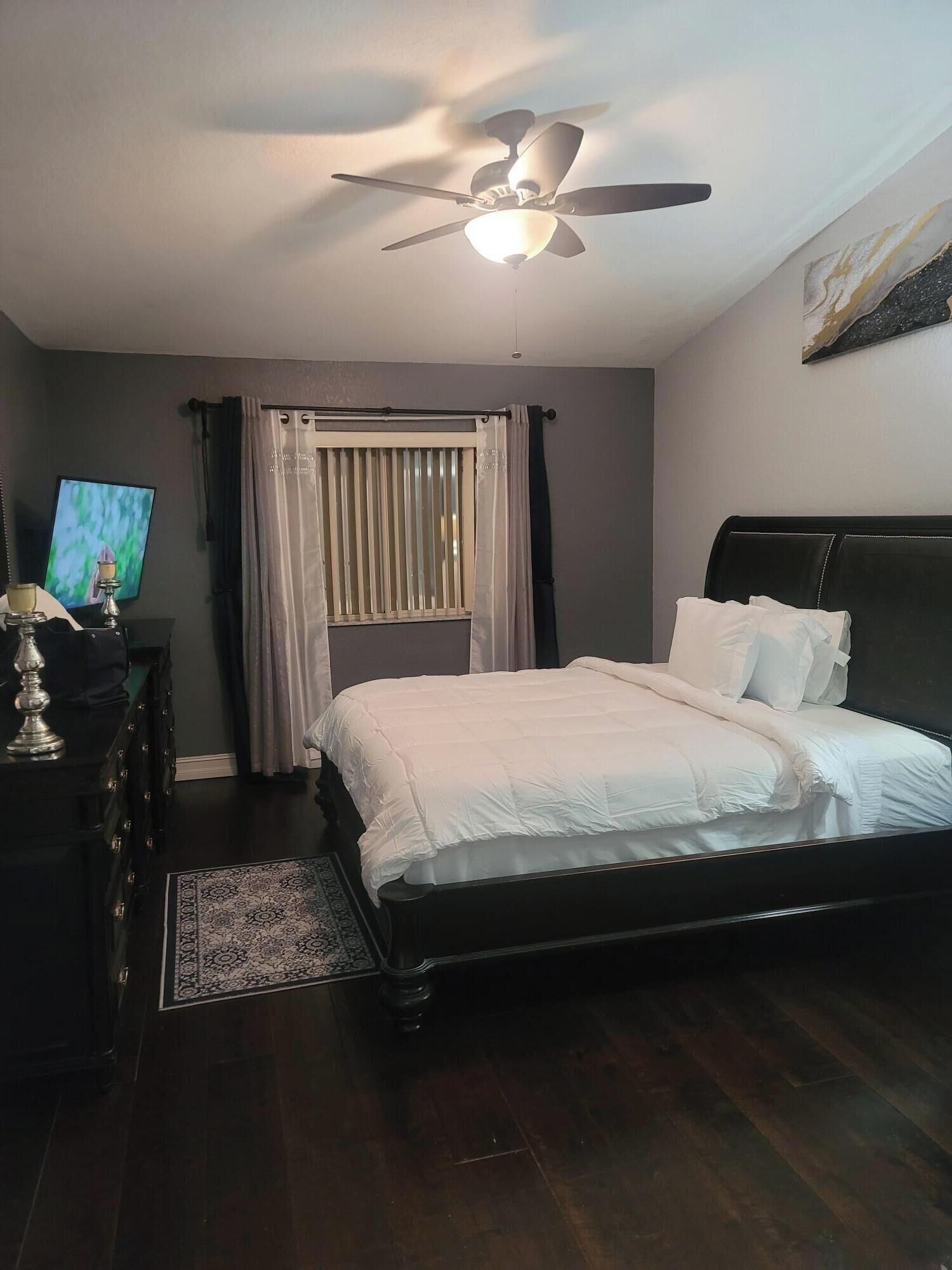 Beautiful, Cozy Home Centrally located to Hard Stadium and Hard Rock Casino