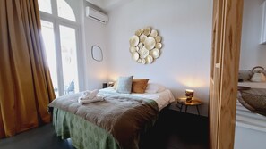 1 habitación, tabla de planchar con plancha, wifi y ropa de cama