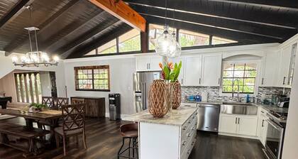 Unique Spanish Style Lakefront Home! Kayaks and Paddle Boat!