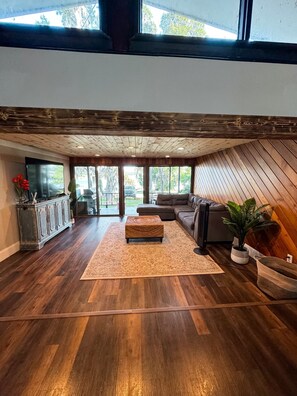 Smart TV - Unique Spanish Style Lakefront Home!  Kayaks and Paddle Boat! (Keystone Heights)