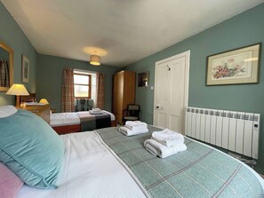 3 bedrooms, iron/ironing board, free WiFi, bed sheets