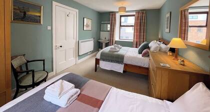 Pass the Keys | Charming & Cosy Traditional Scottish Cottage