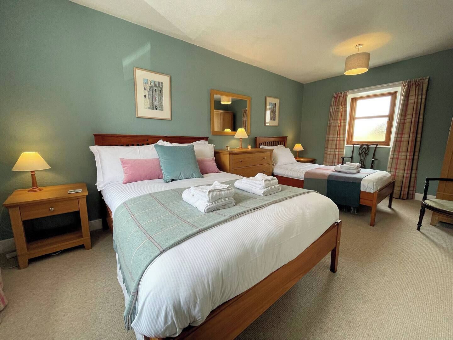 3 bedrooms, iron/ironing board, free WiFi, bed sheets