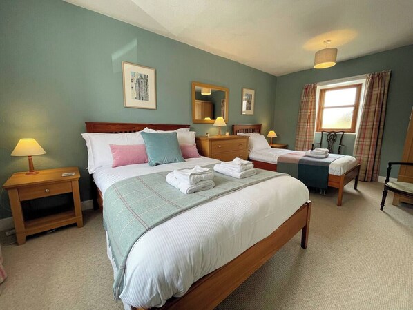 3 bedrooms, iron/ironing board, free WiFi, bed sheets