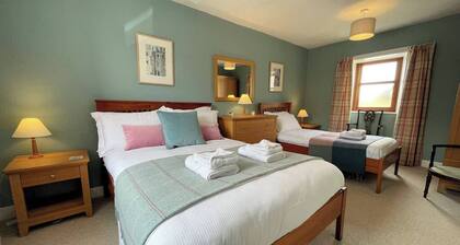 Charming & Cosy Traditional Scottish Cottage - Pass the Keys