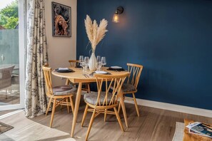 Dining - Cute & Cosy Cottage | Chilterns - Pass the Keys (Princes Risborough)