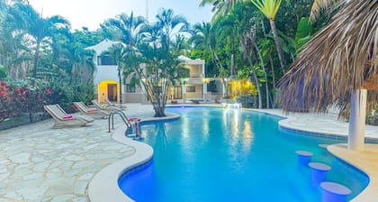 VIP - "Villa Infinito"Bani's Beachside Mansion!