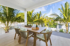 Outdoor dining - AMI Escape! Swim-Up Bar, Ping Pong, Spa and Walk to Beach (Anna Maria)