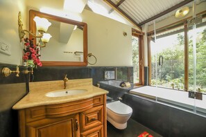 免費梳洗用品、提供毛巾