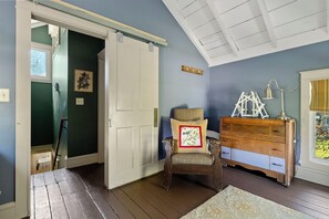 Interior - Juniper Presents: The Fourth Oak, Steps to, Journeyman, Downtown & Parks (Three Oaks)