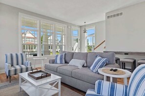 Smart TV - Gorgeous Vacay Home w Marina View Near the Beach (Saint Joseph)