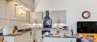 Little Chapel - Two Bedroom House, Sleeps 3