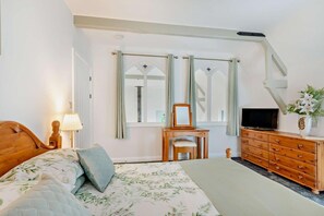 2 bedrooms, bed sheets