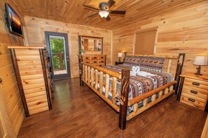 3 bedrooms, desk, travel crib, free WiFi