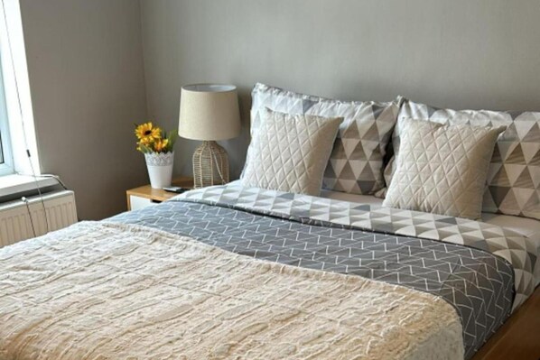 1 bedroom, iron/ironing board, free WiFi, bed sheets - 1 Bedroom Apartment - Central, Free Parking (London)