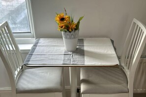 Dining - 1 Bedroom Apartment - Central, Free Parking (London)