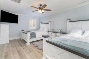 5 bedrooms, WiFi, bed sheets - The Pear House (Myrtle Beach)