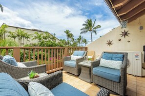 Property grounds - Maui Kamaole M207 Kihei condo w/ pool, hot tub and sunset lanai, summer deal (Kihei)