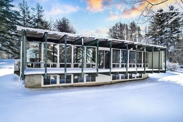 Exterior - Unique Waitsfield house, minutes to the slopes and dog friendly! (Waitsfield)