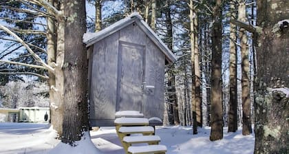 Unique Waitsfield house, minutes to the slopes and dog friendly!