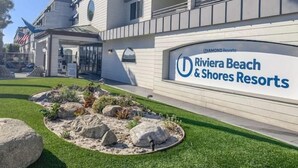 A modern hotel with a sign for Riviera Beach & Shores Resorts. - Dana Point Beach front condo with balcony (Dana Point)