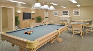 Game room - Dana Point Beach front condo with balcony (Dana Point)