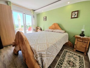 3 quartos, ferros/tábuas de passar roupa, Wi-Fi, roupa de cama